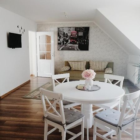 Apartman Pri Parku Sered' Buitenkant foto