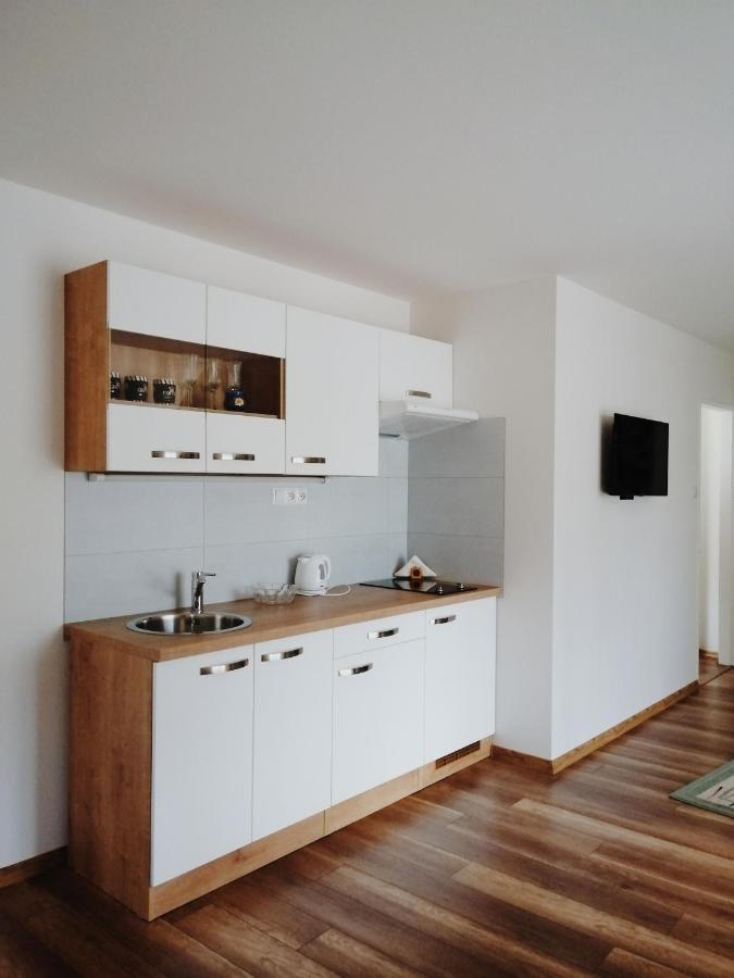 Apartman Pri Parku Sered' Buitenkant foto