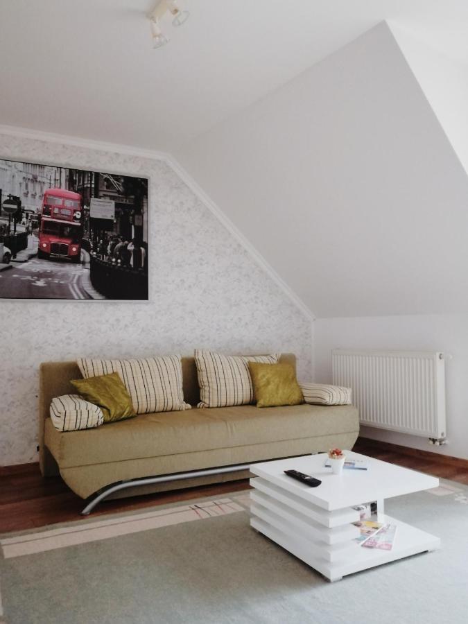 Apartman Pri Parku Sered' Buitenkant foto
