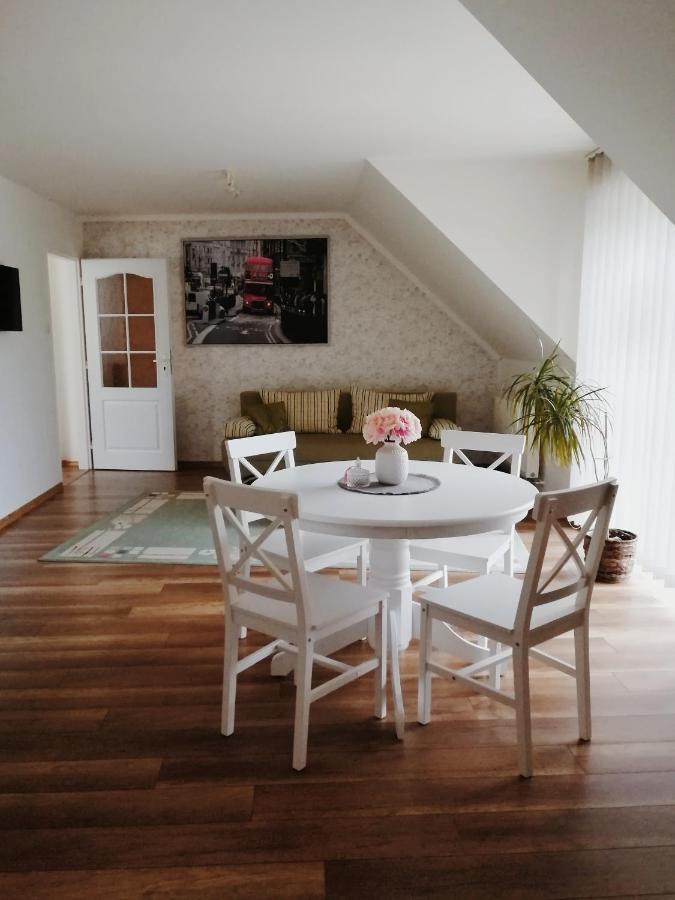 Apartman Pri Parku Sered' Buitenkant foto