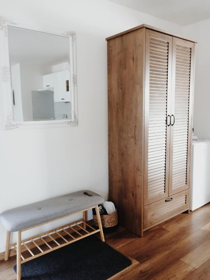Apartman Pri Parku Sered' Buitenkant foto