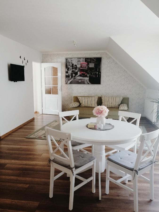 Apartman Pri Parku Sered' Buitenkant foto