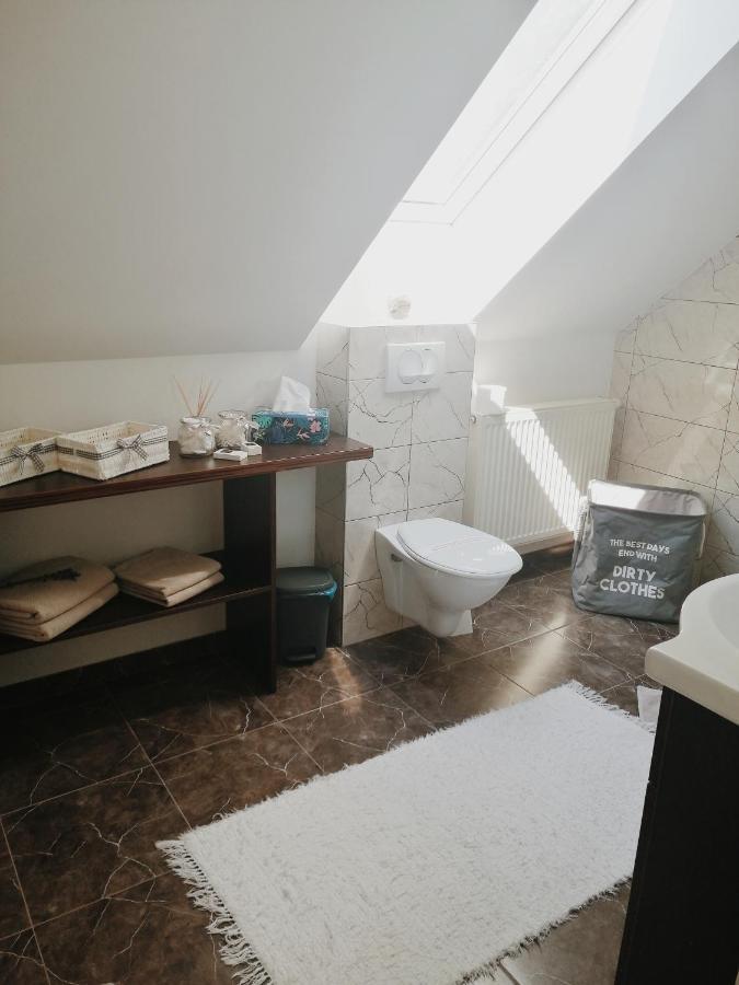 Apartman Pri Parku Sered' Buitenkant foto
