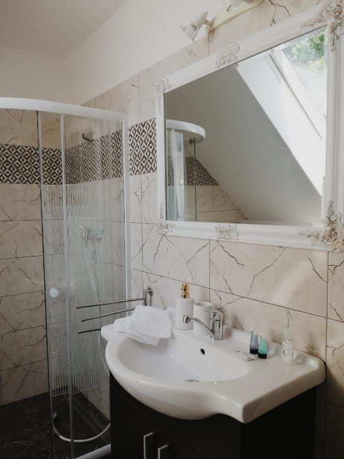Apartman Pri Parku Sered' Buitenkant foto