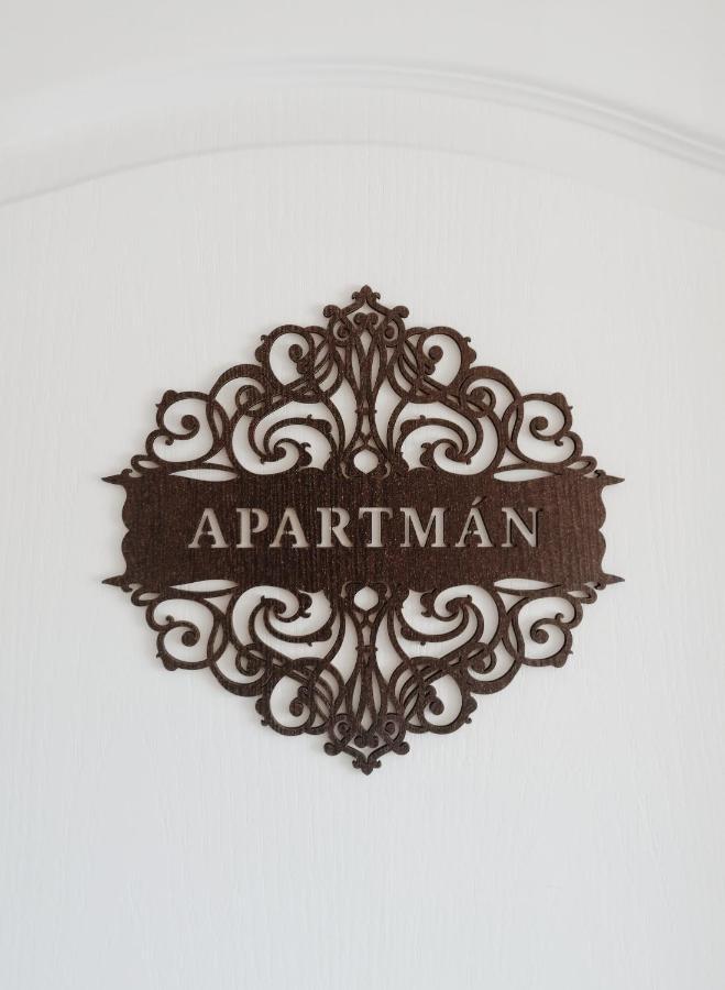 Apartman Pri Parku Sered' Buitenkant foto