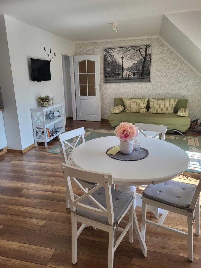 Apartman Pri Parku Sered' Buitenkant foto